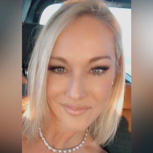 Meet your Posher, Debbie lea